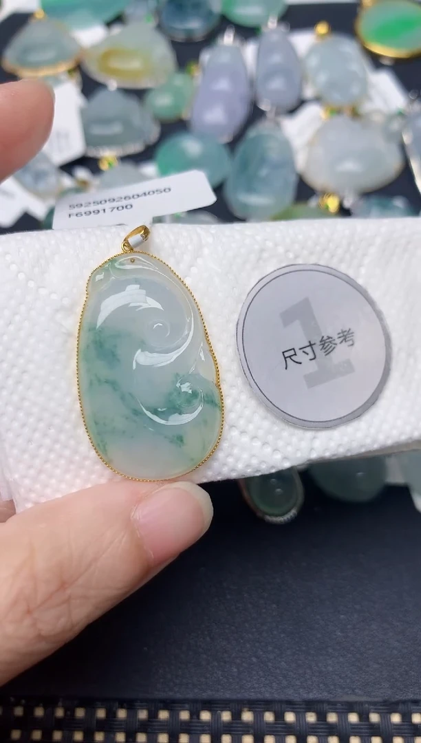 颈饰18K金镶嵌翡翠天然缅甸A货翡翠