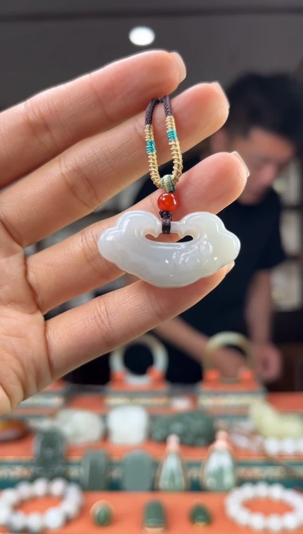 和田玉未镶嵌颈饰佩佩