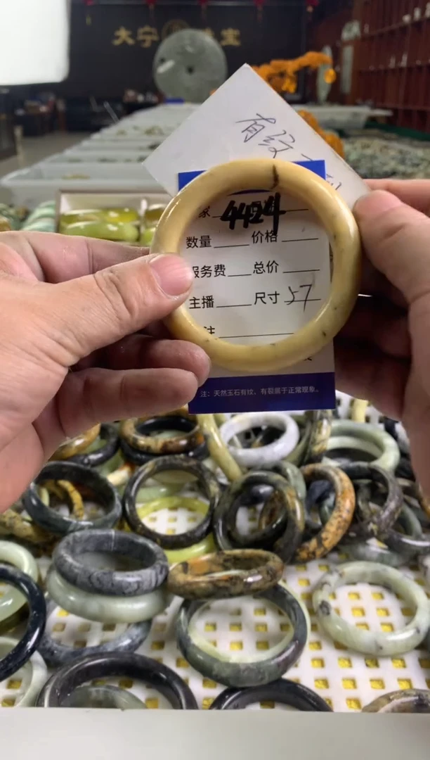 蛇纹石玉未镶嵌手镯4424