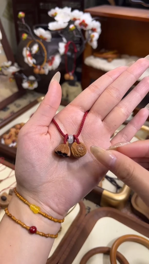 手串桃核【桃缘行】红绳「福气莲莲」桃木桃核辟、挡、驱、护 红绳可调节