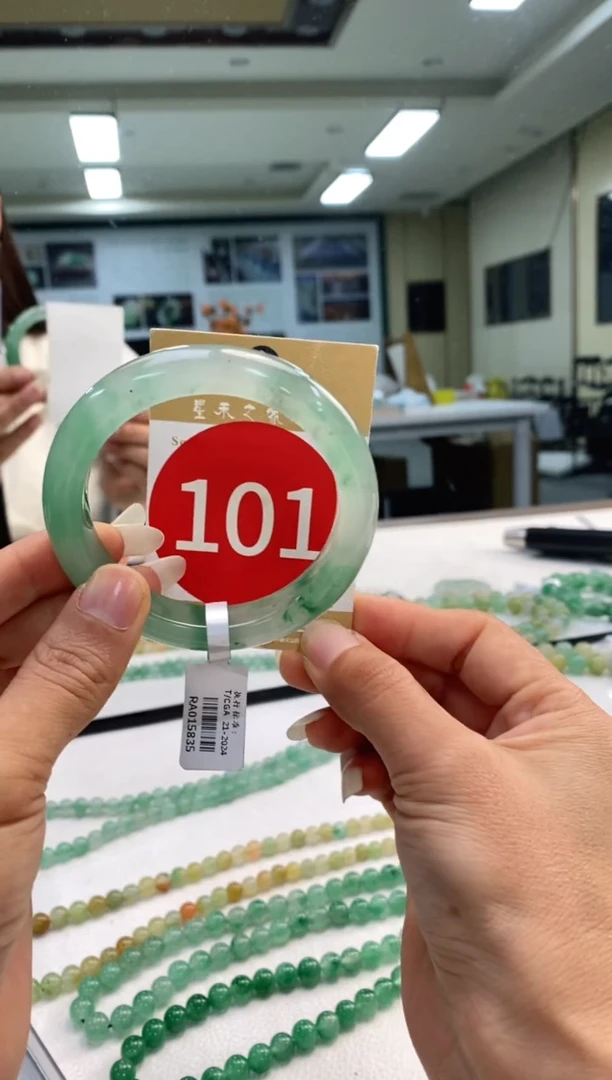 未镶嵌手镯石英质玉54+101