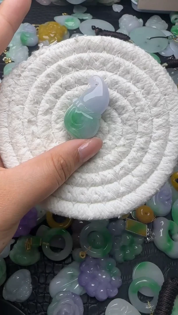 颈饰未镶嵌翡翠缅甸翡翠吊坠