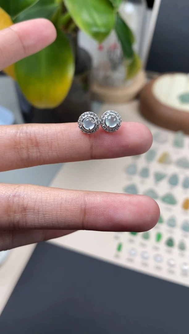 【闪购商品】翡翠颈饰银S925镶嵌翡翠冰种蛋面