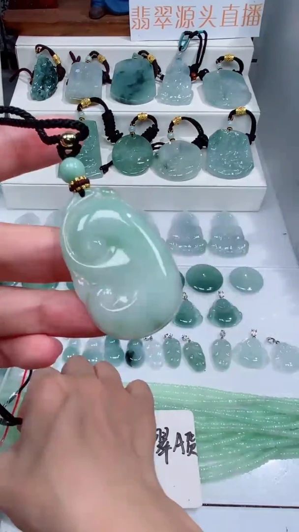 颈饰未镶嵌翡翠吊坠