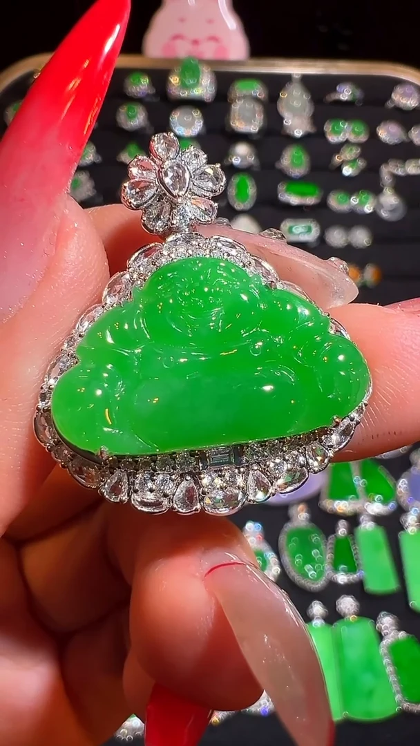 18K金镶嵌挂件翡翠吊坠