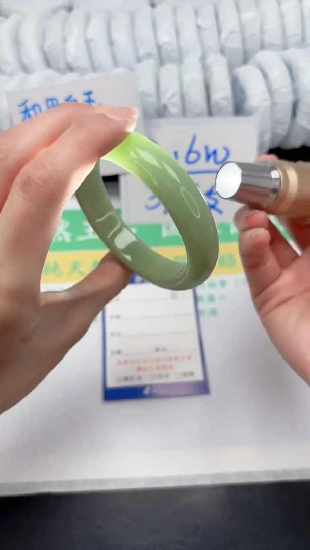 【闪购商品】石英质玉手镯未镶嵌81-58