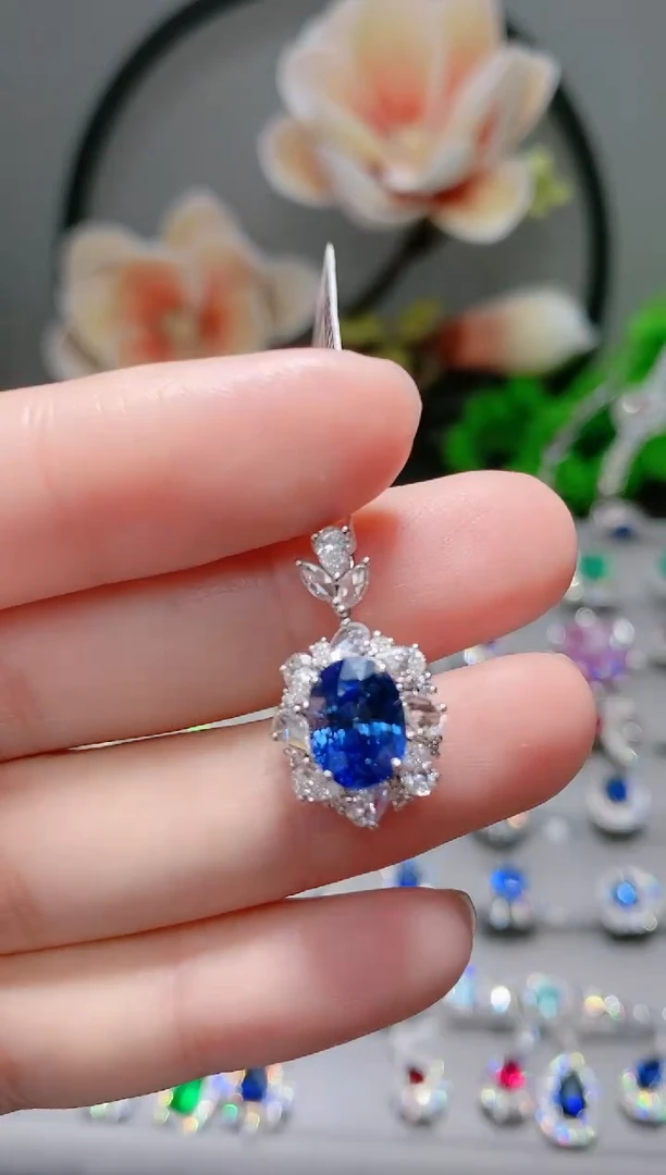 18K金吊坠蓝宝石18K金镶嵌.