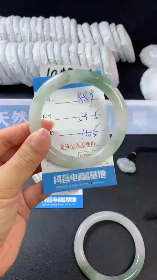 【闪购商品】石英质玉手镯未镶嵌C889