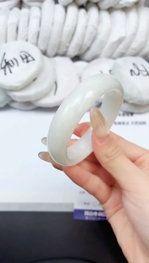 和田玉手镯未镶嵌6K45-54