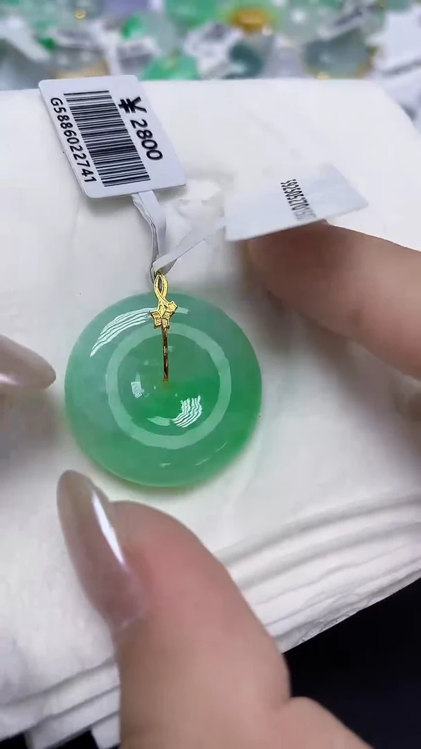 翡翠18K金镶嵌颈饰天然缅甸翡翠A货