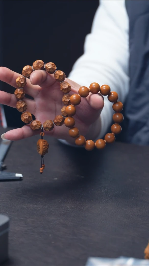 手串/手链橄榄核陨石面手串加正圆光珠