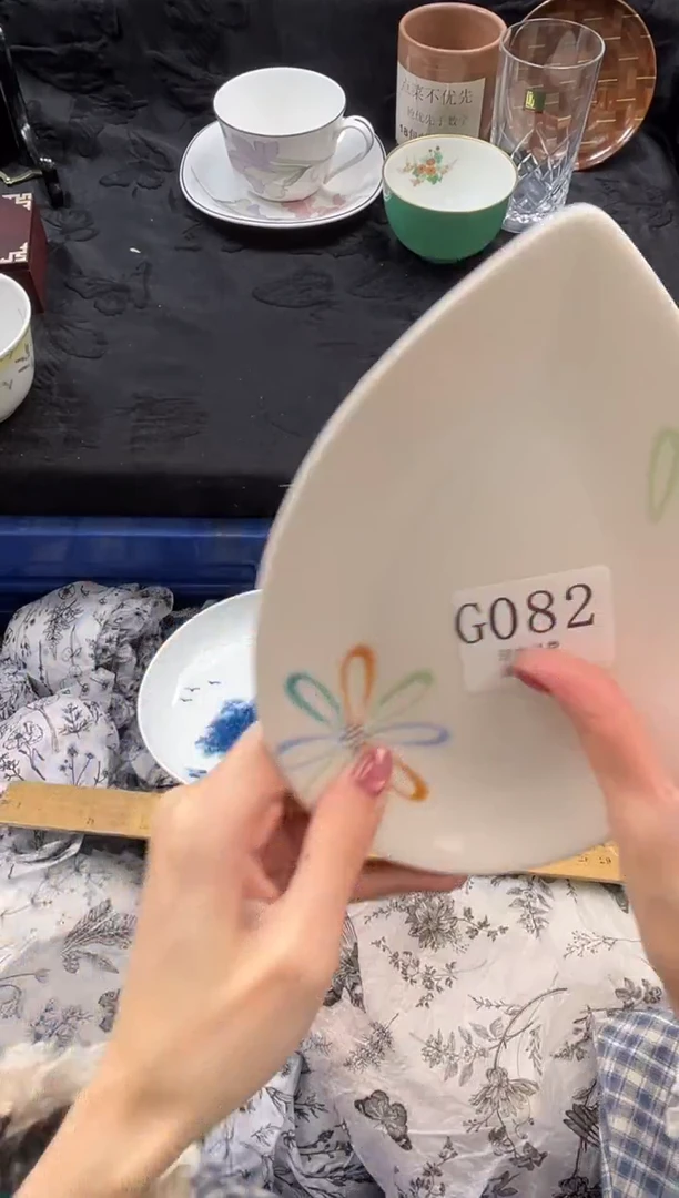 瓷片吴***?       G082