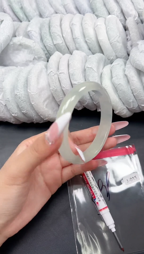 精品手镯，一物一拍J-015