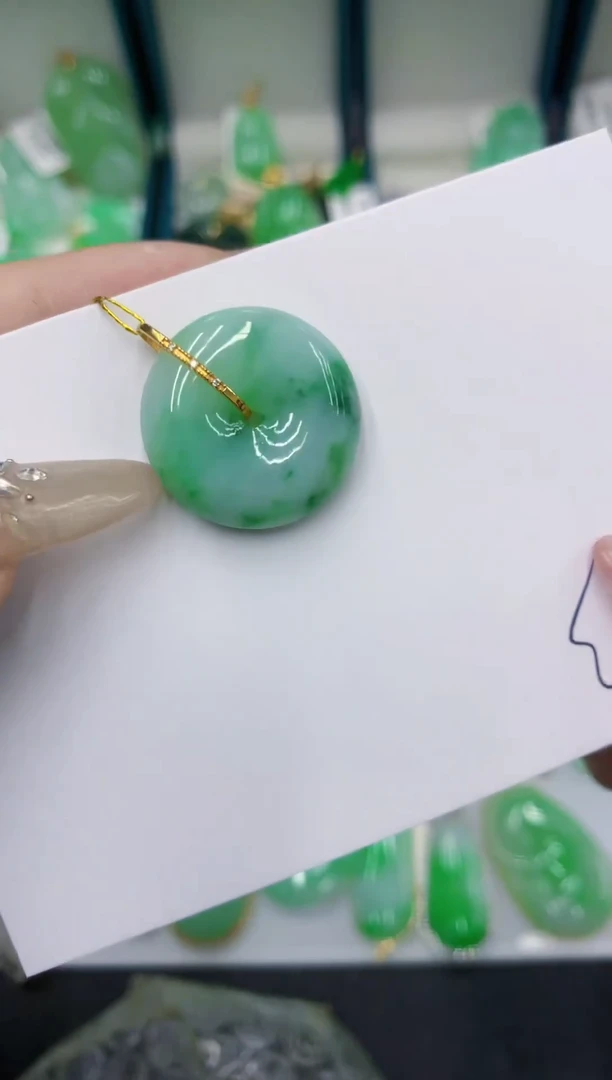 颈饰18K金镶嵌翡翠翡翠