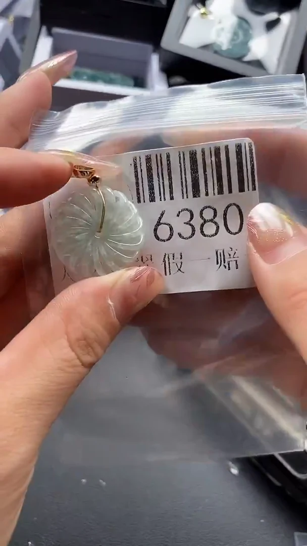 翡翠未镶嵌吊坠(不含链)6380