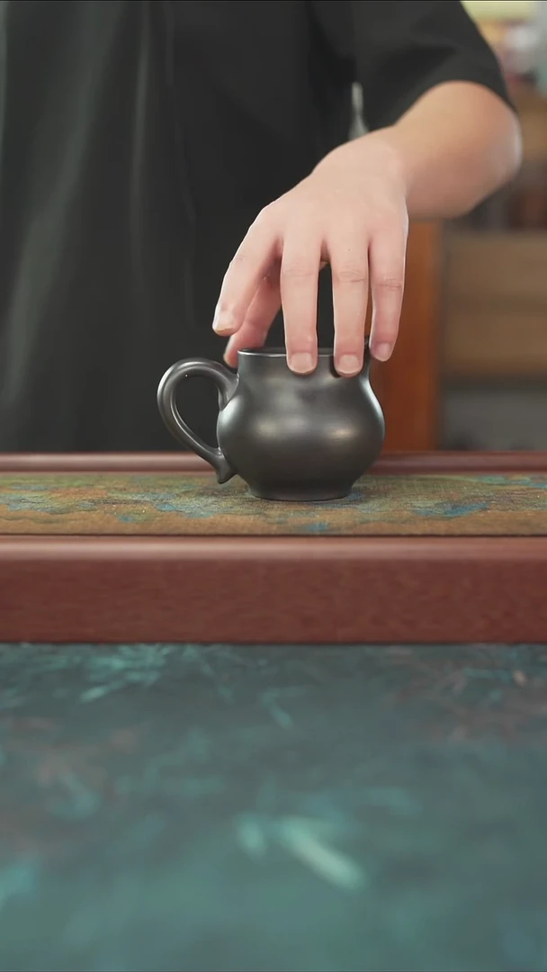 10.8 玄铁石黄 公道杯