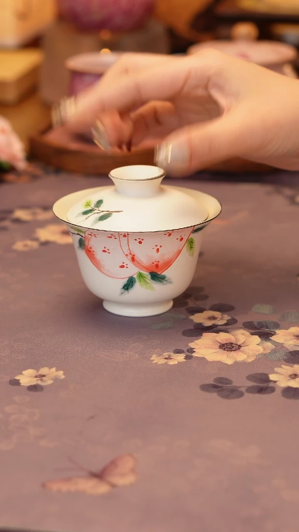 【闪购商品】粉引桃子元宝盖碗····