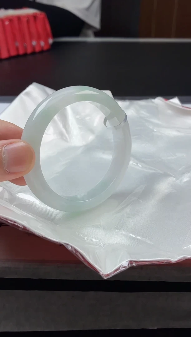 翡翠手镯未镶嵌纯天然A货翡翠手镯