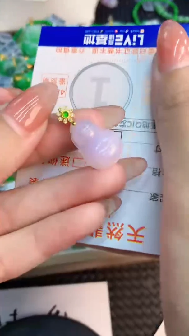 翡翠未镶嵌颈饰           1