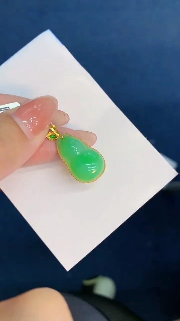 翡翠18K金镶嵌颈饰           1