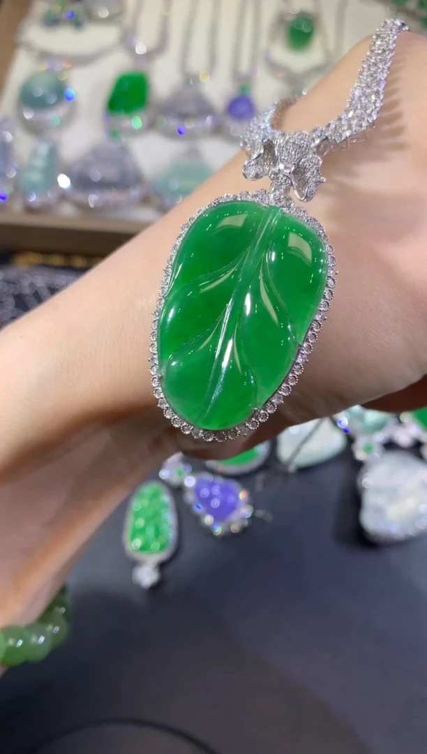 吊坠(不含链)18K金镶嵌翡翠109-叶子（不含链