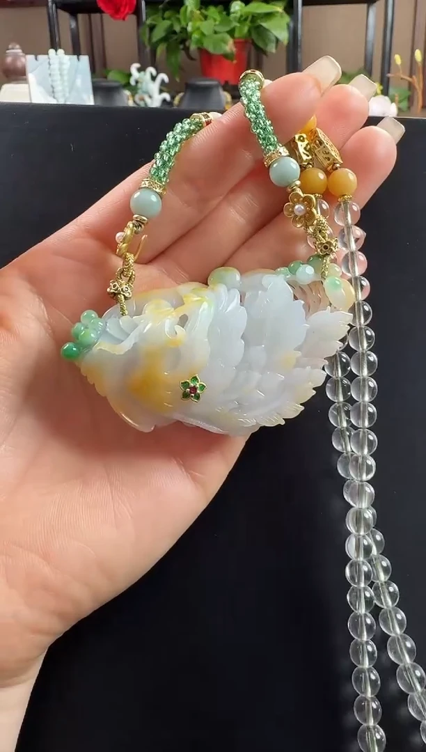 颈饰未镶嵌翡翠凤牌