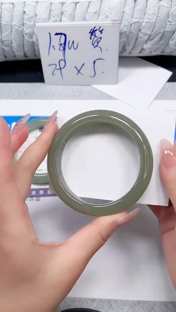 未镶嵌手镯石英质玉107-58.7