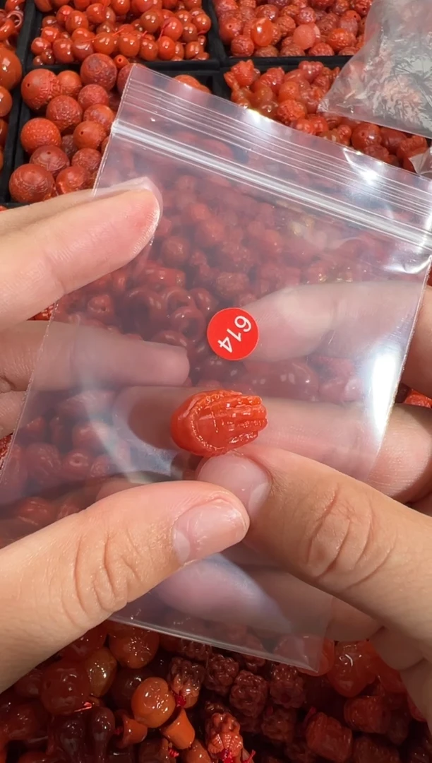 南红玛瑙未镶嵌颈饰1