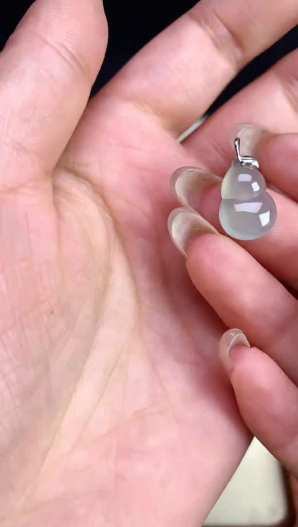 颈饰18K金镶嵌翡翠2025120601