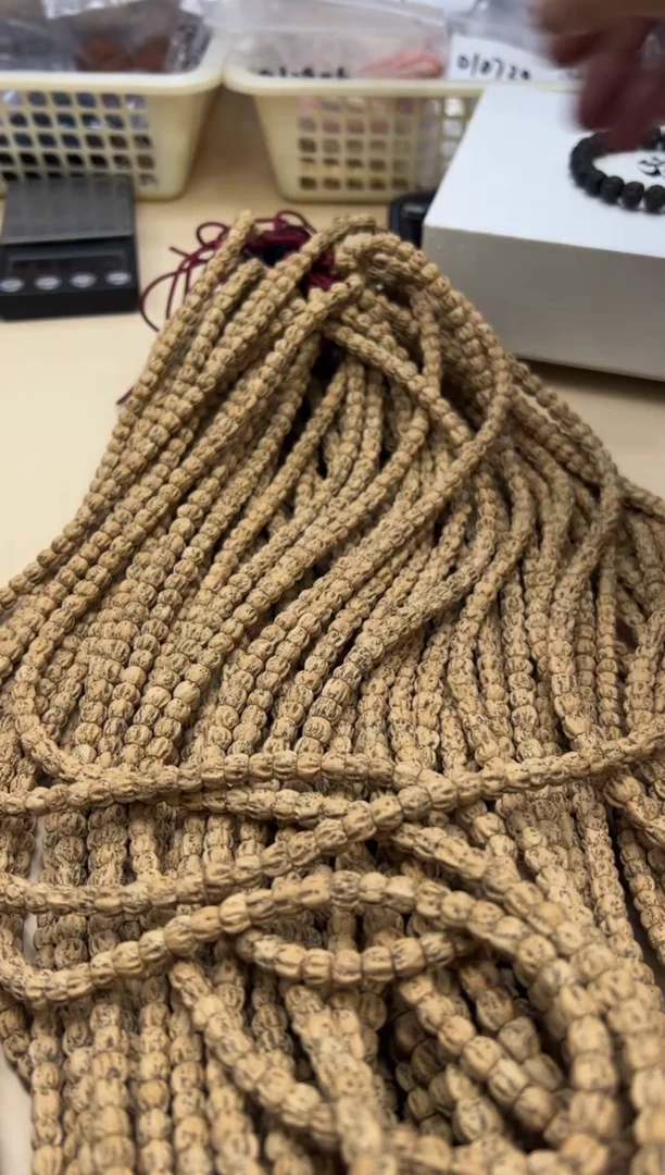 【闪购商品】柏香籽/百香籽吊坠021121 百香热振带棱坑鬼脖挂