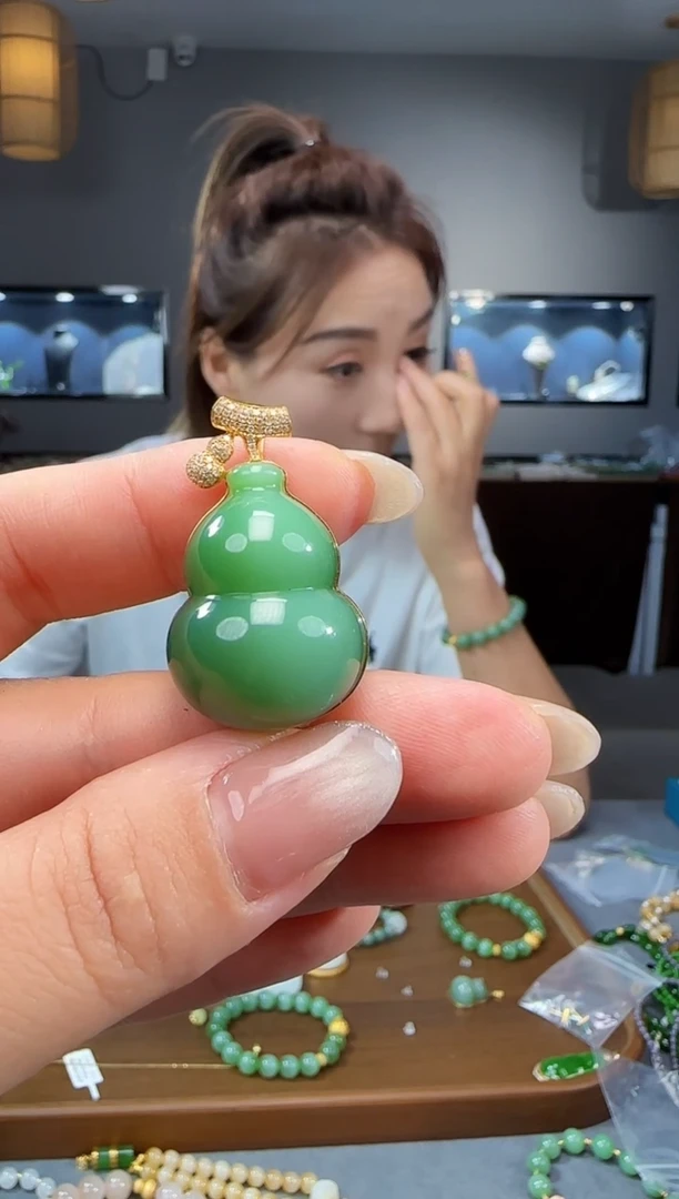 和田玉18K金镶嵌吊坠(不含链)小*虾1