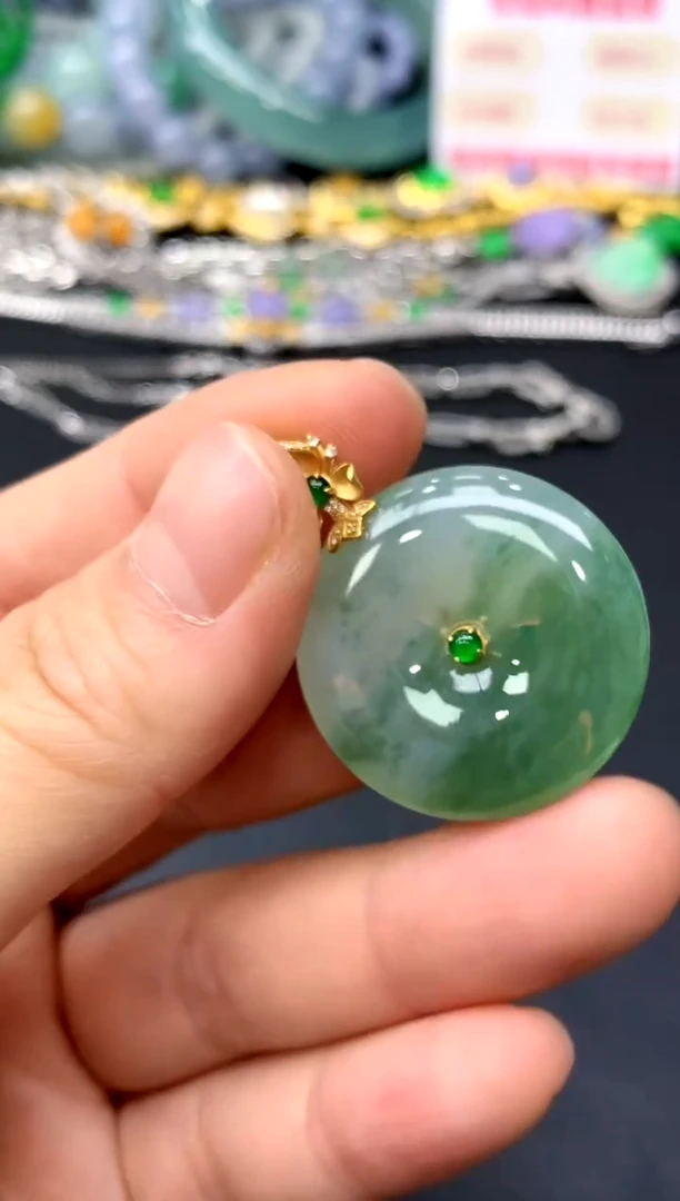 颈饰18K金镶嵌翡翠97-中国好珍宝