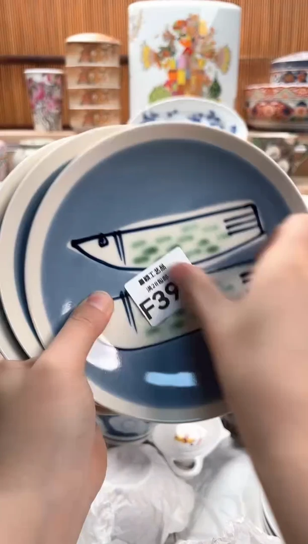 瓷片冰****．392F满28包邮不满找客服延迟发货