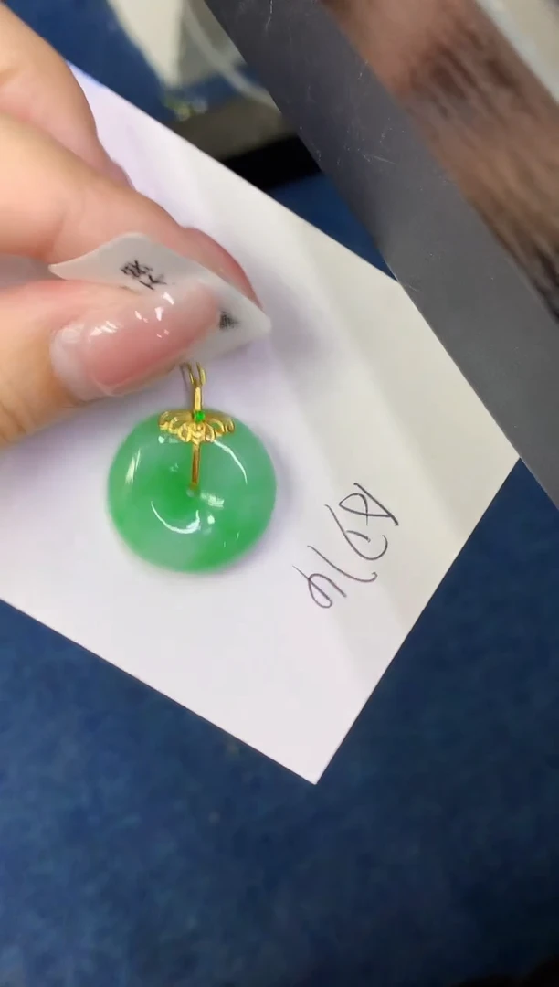 翡翠18K金镶嵌颈饰缅甸天然翡翠A货