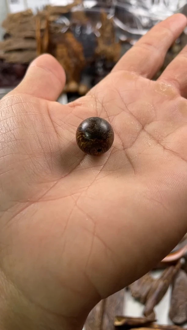 沉香沉香碎屑振****）达拉干  沉香