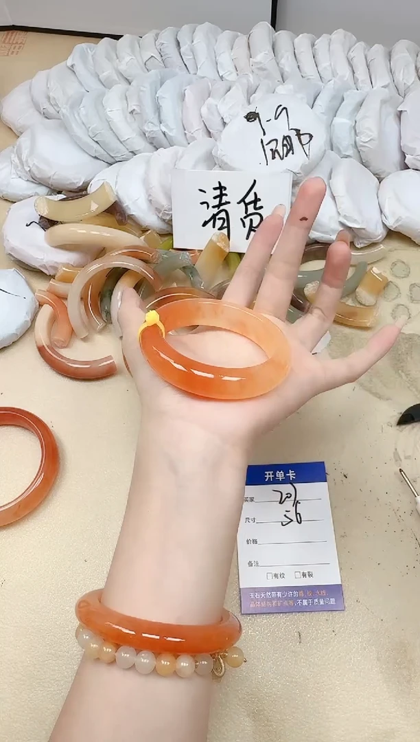未镶嵌手镯石英质玉207/56
