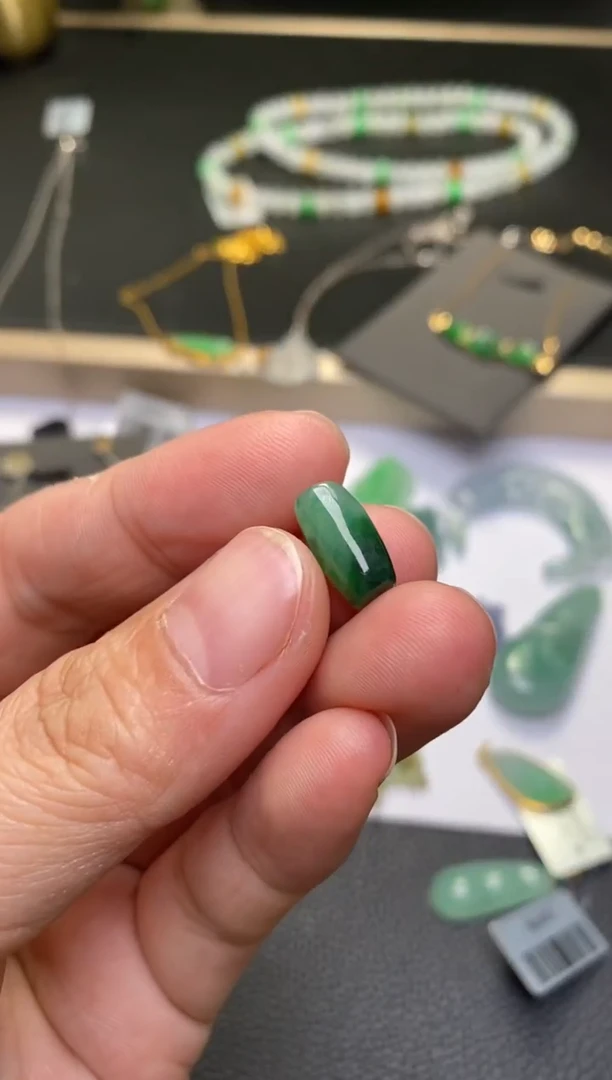 颈饰未镶嵌翡翠净货35580
