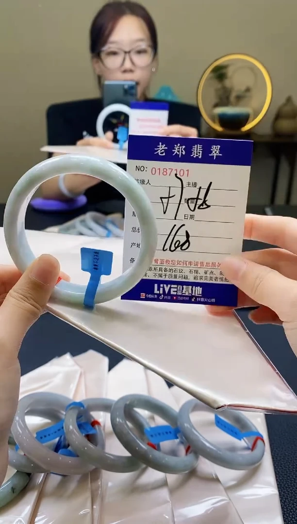 翡翠手镯未镶嵌AAAA