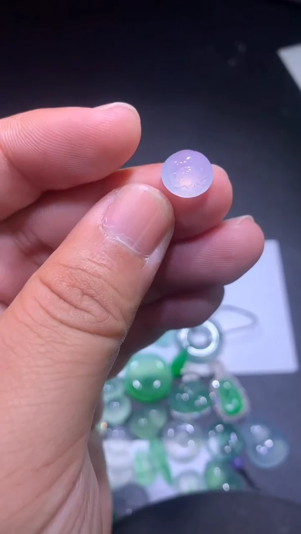颈饰未镶嵌翡翠金蝉