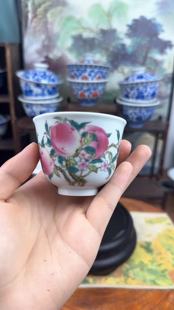 陶瓷粉彩寿桃铃铛杯