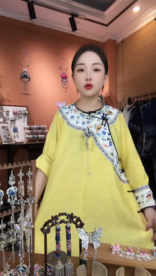 刺绣纯手工民族风苗服
