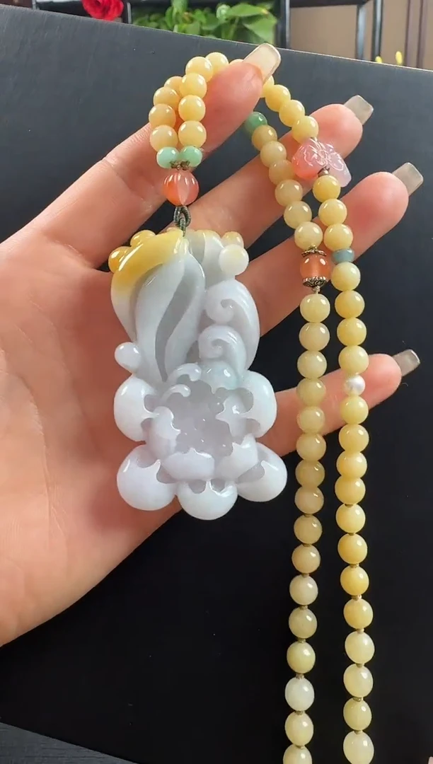 颈饰未镶嵌翡翠花牌