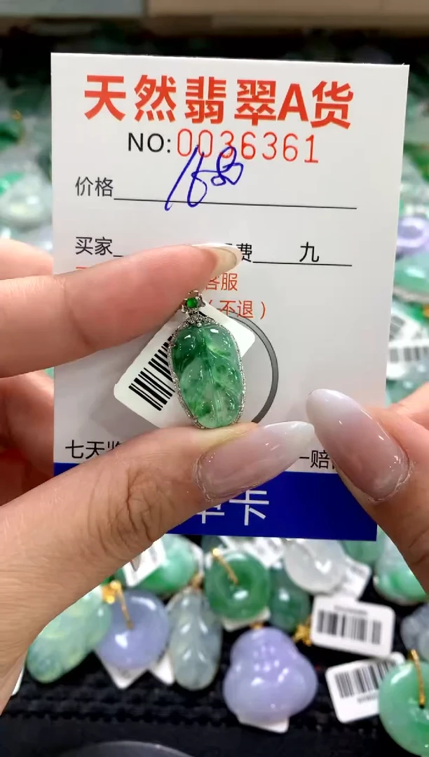 颈饰18K金镶嵌翡翠1111111111111111