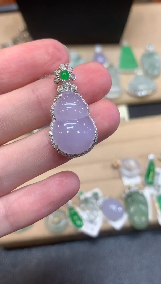 翡翠18K金镶嵌颈饰葫芦【无服务费】