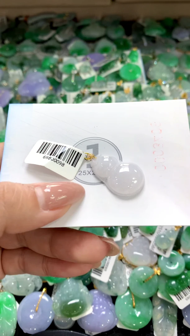 颈饰18K金镶嵌翡翠1111111111111111