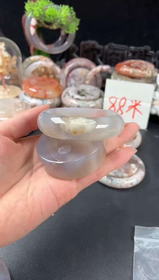 未镶嵌手镯（圆镯）石英质玉55