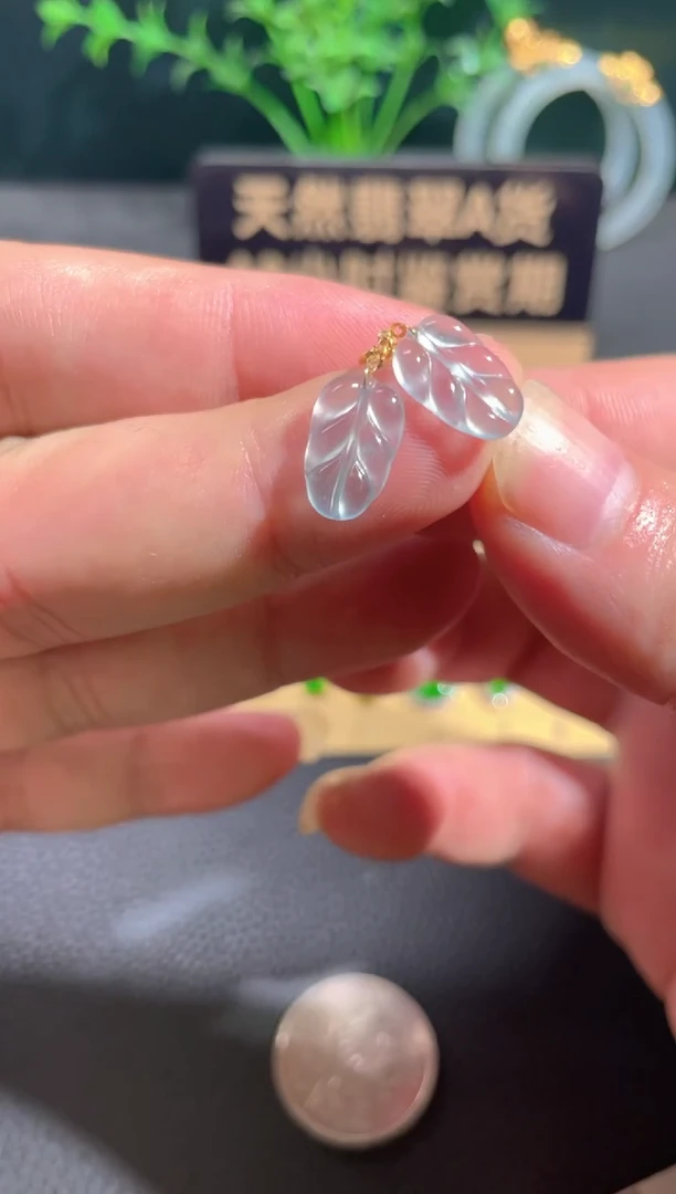 翡翠18K金镶嵌颈饰翡翠
