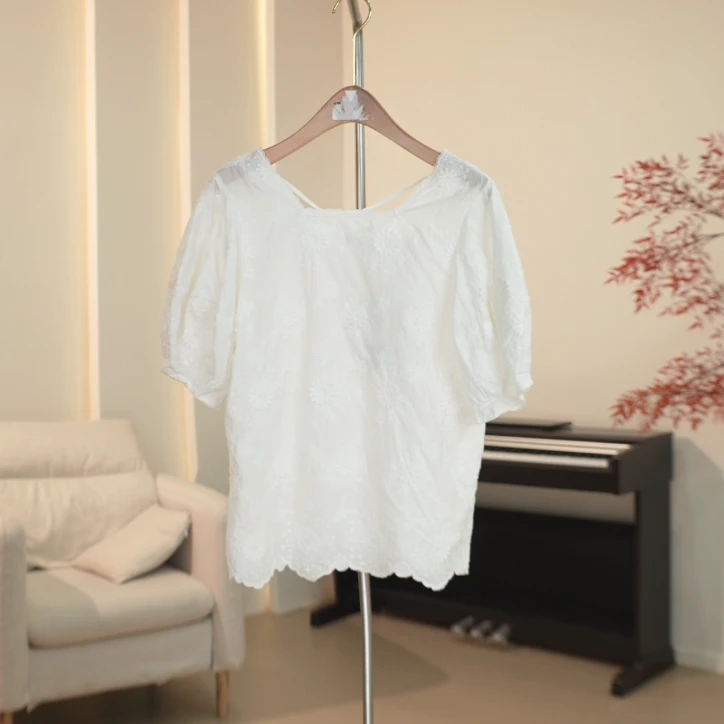 G803 春夏款方领全衣刺绣图案上衣女 5D22