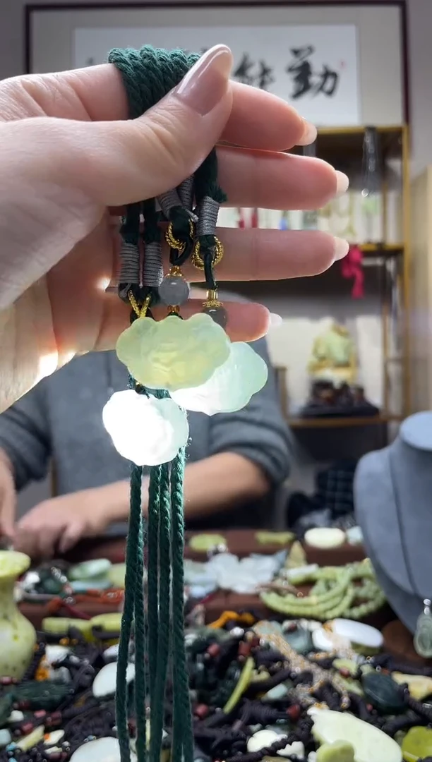 未镶嵌岫玉吊坠·