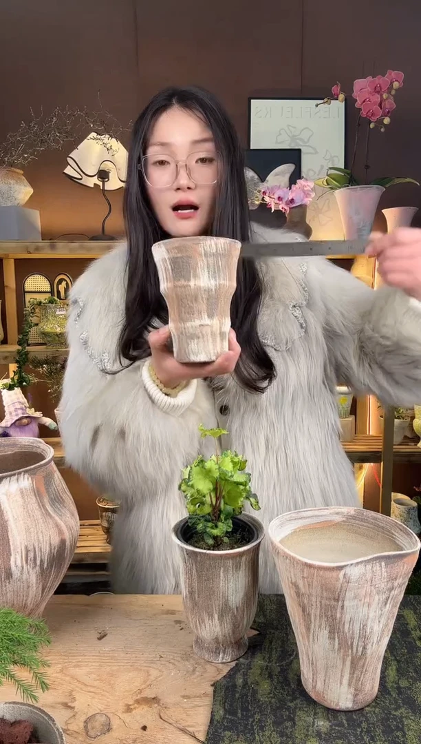 以实际为准编号 459 景德镇手工花盆口12   高15